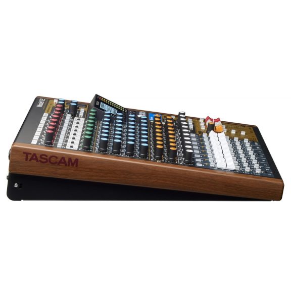 Tascam Model 12 analóg keverő, 12 sávos SD-felvevő és USB-interfész Tascam Model 12 analóg keverő, 12 sávos SD-felvevő és USB-interfész